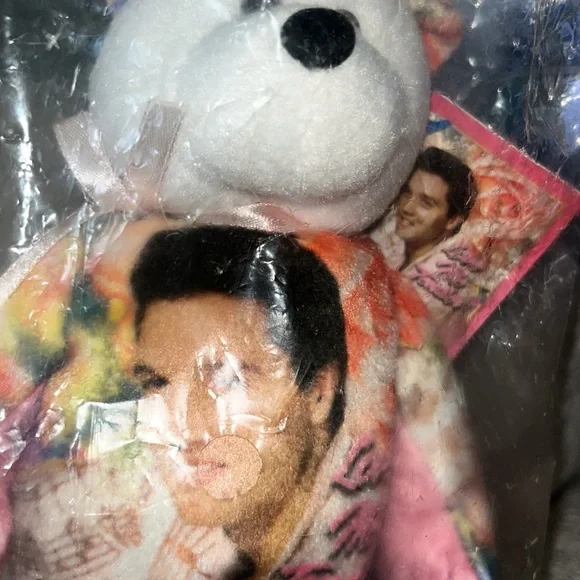 Elvis - Picture 2 of 6